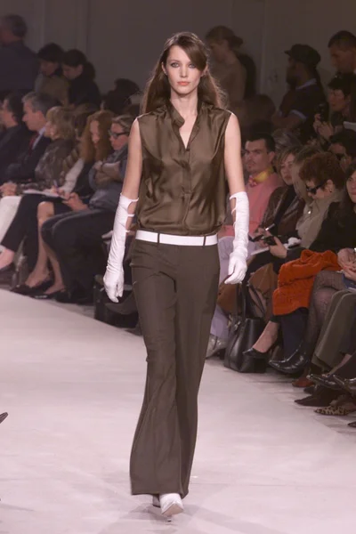 Look 10